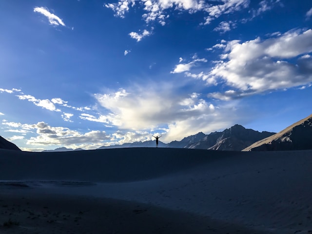 山と空